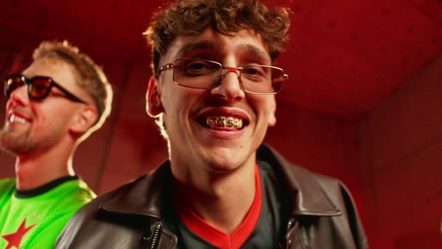 Kampaň — grillz SKS, červené světlo